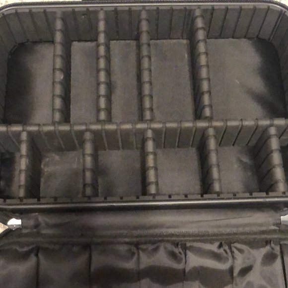 Vasker Cosmetic Case - Picture 7 of 8